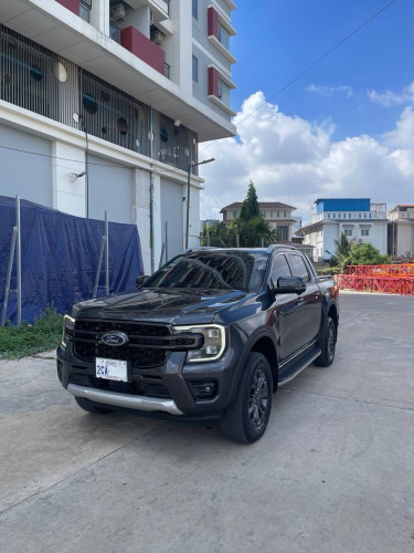 ខ្ចីញីញ Wildtrak 2024 BiTurbo 2CA ប្រផេះ