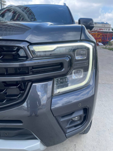 ខ្ចីញីញ Wildtrak 2024 BiTurbo 2CA ប្រផេះ