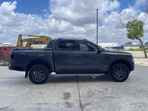 ខ្ចីញីញ Wildtrak 2024 BiTurbo 2CA ប្រផេះ