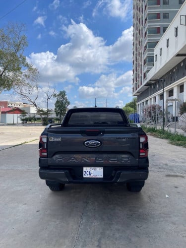 ខ្ចីញីញ Wildtrak 2024 BiTurbo 2CA ប្រផេះ