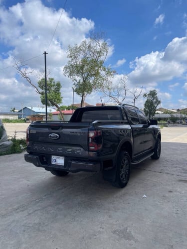 ខ្ចីញីញ Wildtrak 2024 BiTurbo 2CA ប្រផេះ