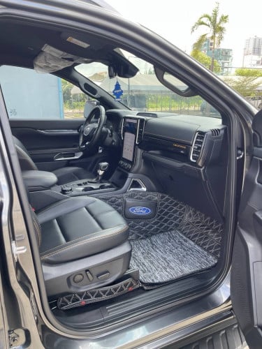 ខ្ចីញីញ Wildtrak 2024 BiTurbo 2CA ប្រផេះ