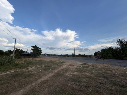 ដីលក់ជាប់ផ្លូវជាតិ៤៤ គីឡូលេខ១៥(១០,៥ x ២៤) ប្លង់រឹង