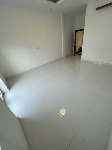 4.2x14 cm សល់មុខផ្ទះ5m ចតឡានបាន  ម៉ាសុីន3