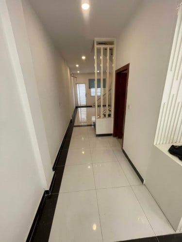 4.2x14 cm សល់មុខផ្ទះ5m ចតឡានបាន  ម៉ាសុីន3