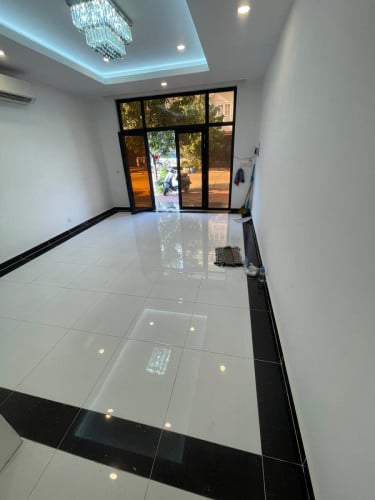 4.2x14 cm សល់មុខផ្ទះ5m ចតឡានបាន  ម៉ាសុីន3