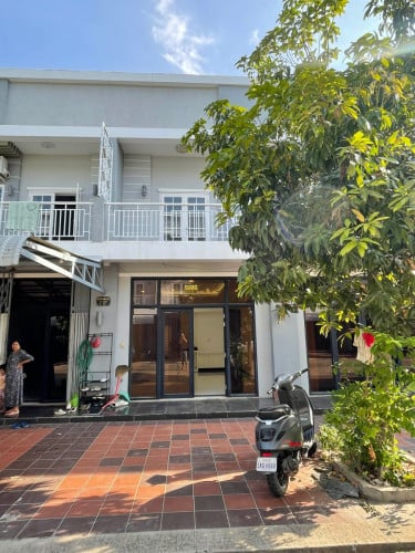 4.2x14 cm សល់មុខផ្ទះ5m ចតឡានបាន  ម៉ាសុីន3