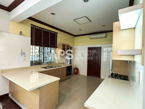 5+2 Bedroom Villa For Rent - | Tonle Basak | Phnom Penh