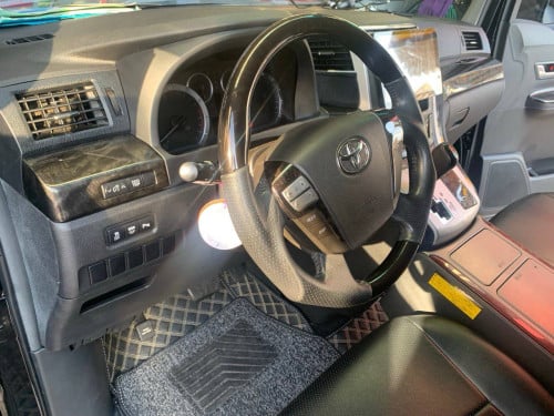 Alphard 012 កៅអីម៉ាស្សា ទូរទឹកកក