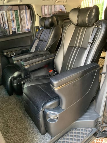 Alphard 012 កៅអីម៉ាស្សា ទូរទឹកកក
