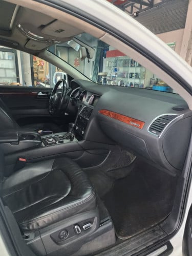 Audi Q7 S-line ម៉ាស៊ុត