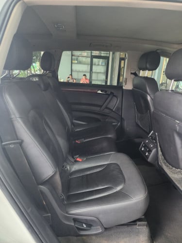 Audi Q7 S-line ម៉ាស៊ុត