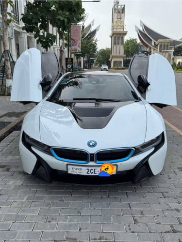 BMW i8 full Option 2015 Auto Check 89ពិន្ទុ​​ ម្ចាស់ផ្ទាល់​​ ​​100គម សុីសាំង​ 4លីតប៉ុណ្ណោះ