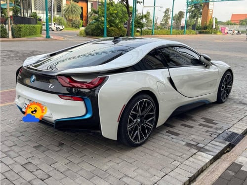 BMW i8 full Option 2015 Auto Check 89ពិន្ទុ​​ ម្ចាស់ផ្ទាល់​​ ​​100គម សុីសាំង​ 4លីតប៉ុណ្ណោះ