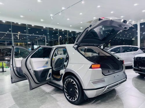 Clear Stock EV Car IONIQ5