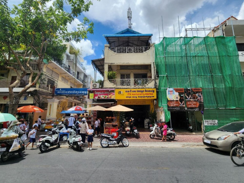 Flat for rent for business near Chak Tomuk School.