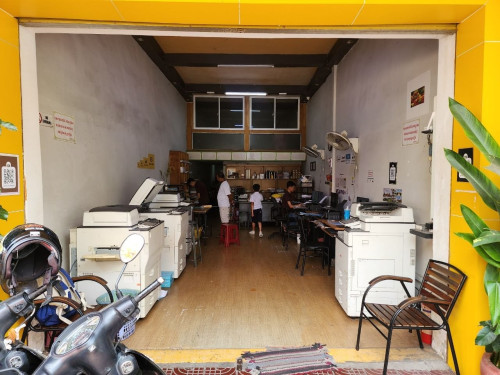 Flat for rent for business near Chak Tomuk School.