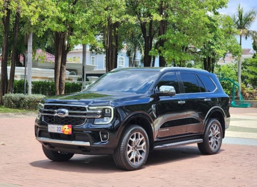 FORD EVEREST TITANIUM 2023 (ធានាឡានស្អាត)