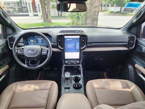 FORD EVEREST TITANIUM 2023 (ធានាឡានស្អាត)