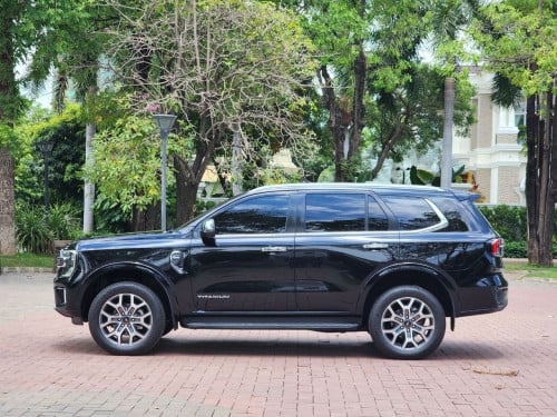 FORD EVEREST TITANIUM 2023 (ធានាឡានស្អាត)