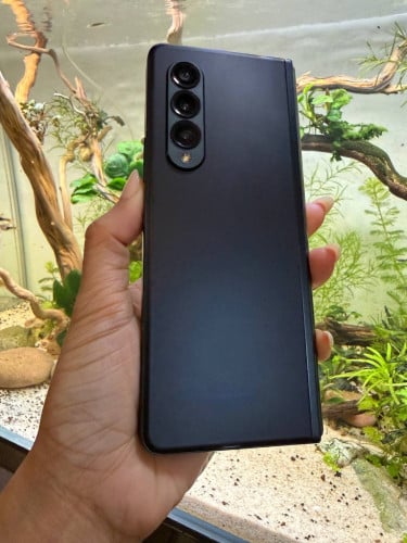 Galaxy fold3 ស្អាត (ប្រេីបានតែអេក្រង់ខាងក្រៅ)