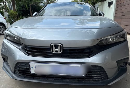 Honda Civic - The license plate was registered in 2025, and the new car was purchased in 2025.