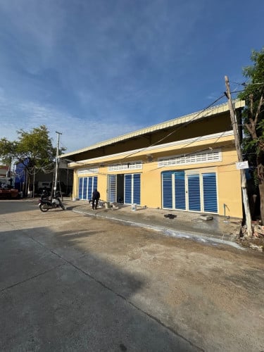 House for rent size 4.3m x 6m with mezzanine floor, ផ្ទះជួលជិតផ្សារបឹងបៃតង មានឡៅតឿ.  150$/month.