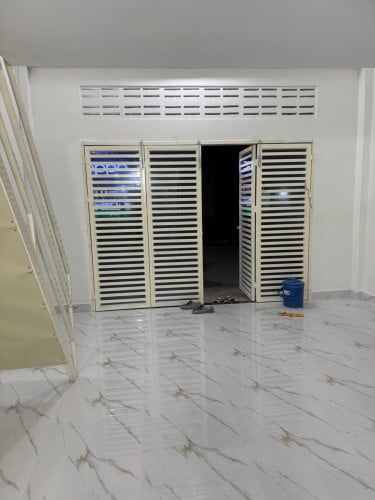 House for rent size 4.3m x 6m with mezzanine floor, ផ្ទះជួលជិតផ្សារបឹងបៃតង មានឡៅតឿ.  150$/month.