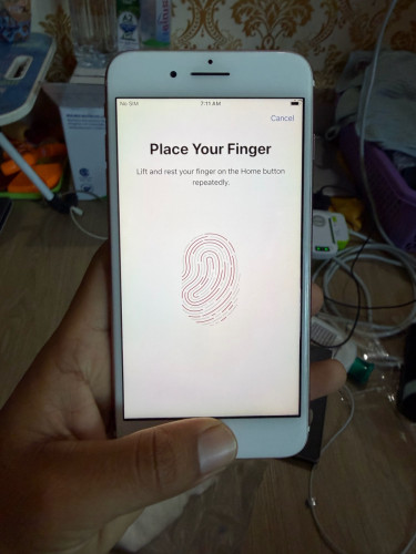 IPhone 7 Plus 128GB អេក្រង់ហ្សុីន មានស្កេន