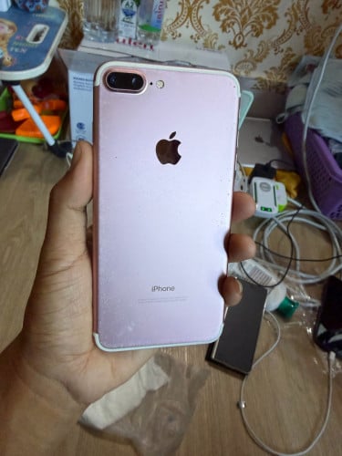 IPhone 7 Plus 128GB អេក្រង់ហ្សុីន មានស្កេន