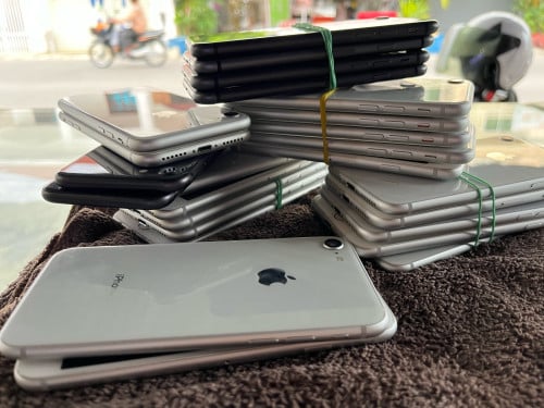 iPhone 8 New 99% ហ្សុីន 64G only phone