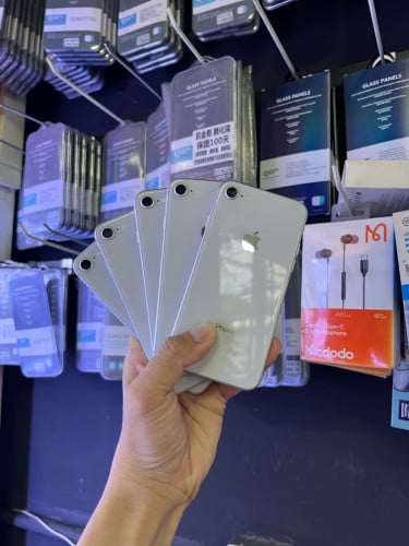 iPhone 8 New 99% ហ្សុីន 64G only phone
