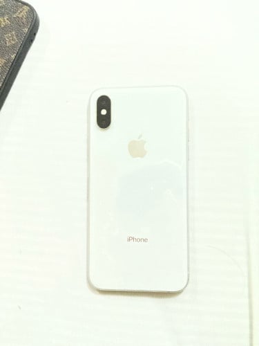 iphone XS 64g ពណ៌​ស​ អេក្រង់​ហ្សុីន​ មានស្គេន​ តួ98