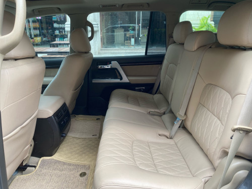 Land Cruiser ឡង់ 2010 ឡើង 21 ម្ខាស់ផ្ទាល់