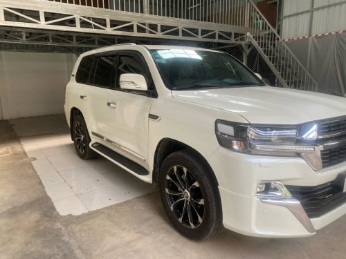Landcruiser 2011ឡេីង 2021 នៅថ្មី