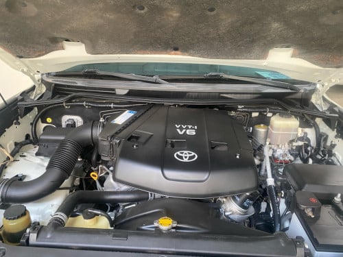 Landcruiser 2011ឡេីង 2021 នៅថ្មី