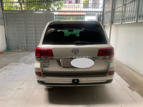 Landcruiser 2011ឡេីង 2021 នៅថ្មី