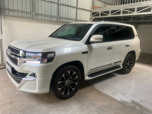 Landcruiser 2011ឡេីង 2021 នៅថ្មី