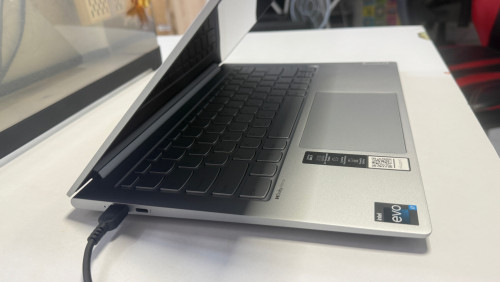 Lenovo slim7 ថ្មីតម្កៃ១ទឹក