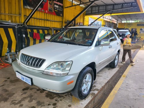 Lexus 300, P2, 2001 Gas