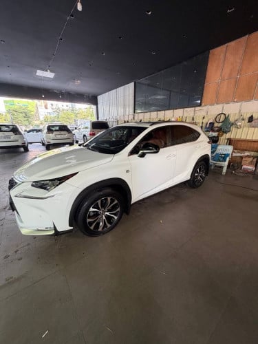 Lexus nx200t 2017 F sport ប៊ូតុង6