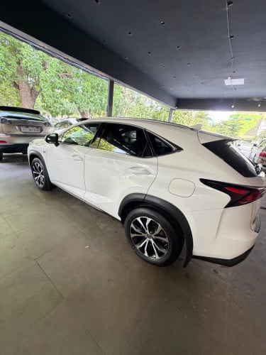 Lexus nx200t 2017 F sport ប៊ូតុង6