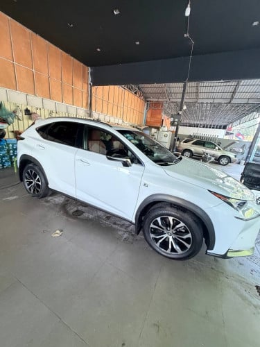 Lexus nx200t 2017 F sport ប៊ូតុង6