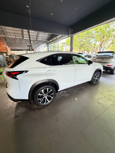 Lexus nx200t 2017 F sport ប៊ូតុង6