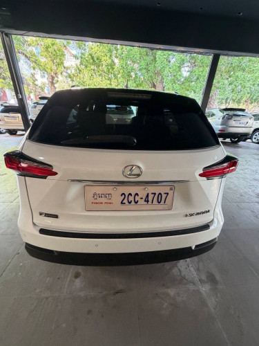 Lexus nx200t 2017 F sport ប៊ូតុង6