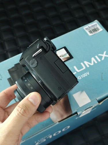 Lumix G100