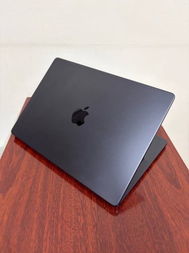 MacBook Pro M4 2024