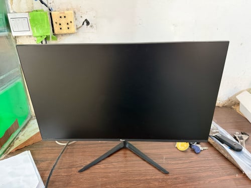 Monitor watashi 24 inch ស្តើង នៅស្អាត 99%
