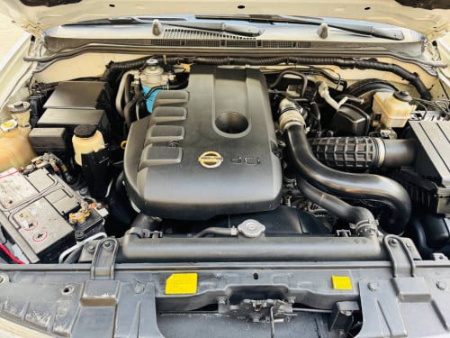 NAVARA 06ប៉ុង2ឡានខ្ចី