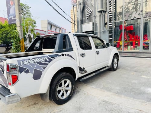 NAVARA 06ប៉ុង2ឡានខ្ចី